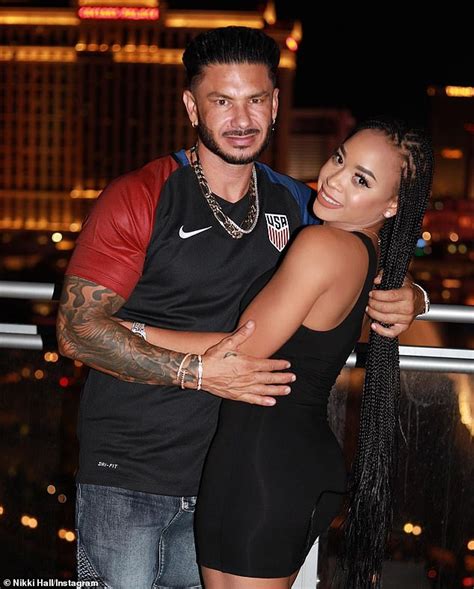 are nikki and pauly still together|Pauly D Hints at ‘Relationship Problems’ With Girlfriend Nikki Hall。